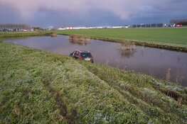 Gladheid treft West-Friesland: meerdere auto's te water en valpartijen
