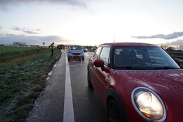 Gladheid treft West-Friesland: meerdere auto's te water en valpartijen