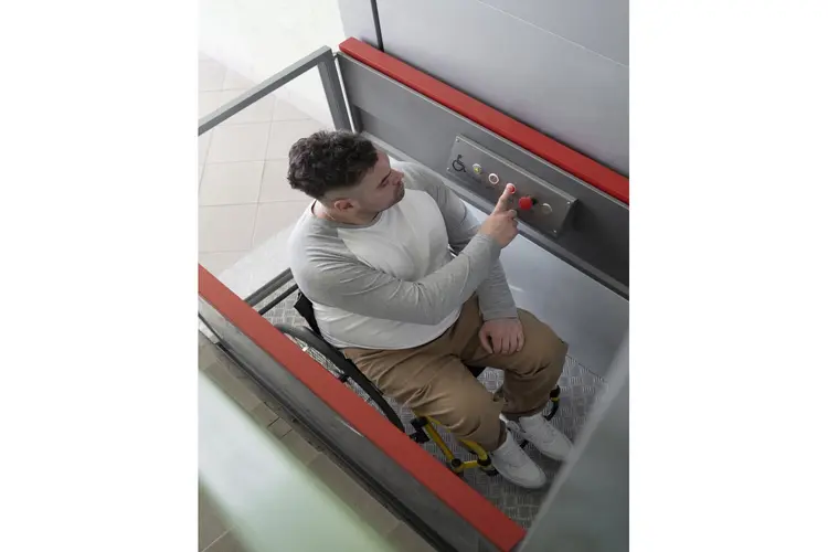 Een gebruikte traplift kopen: wel of niet doen?