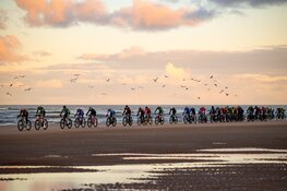 Hattrick Hero Dupont sprint zich in recordtijd in illuster rijtje tijdens de GP Groot Egmond-Pier-Egmond 2025
