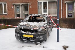 Auto door brand verwoest aan Palissade in Hoorn