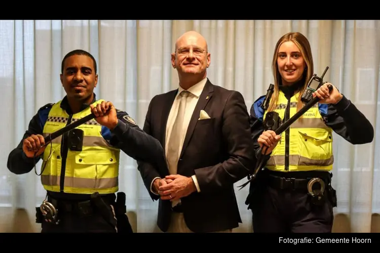Handhavers starten proef met korte wapenstok