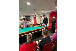 Studenten brengen generaties samen in verzorgingstehuis Avondlicht