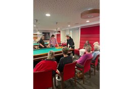 Studenten brengen generaties samen in verzorgingstehuis Avondlicht