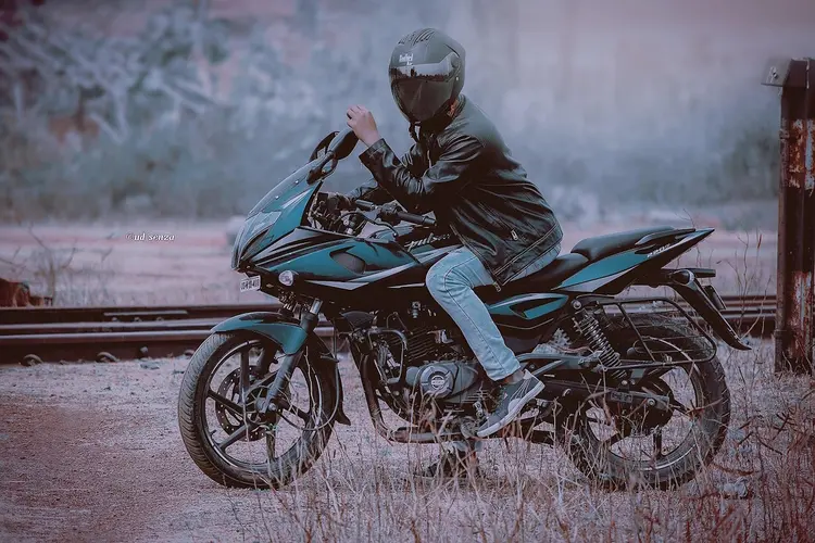 Veilig de weg op: brommobiel- en motorverzekeringen
