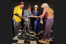 Humor, muziek en fantasie voor jong en oud in familieshow Door De Deur