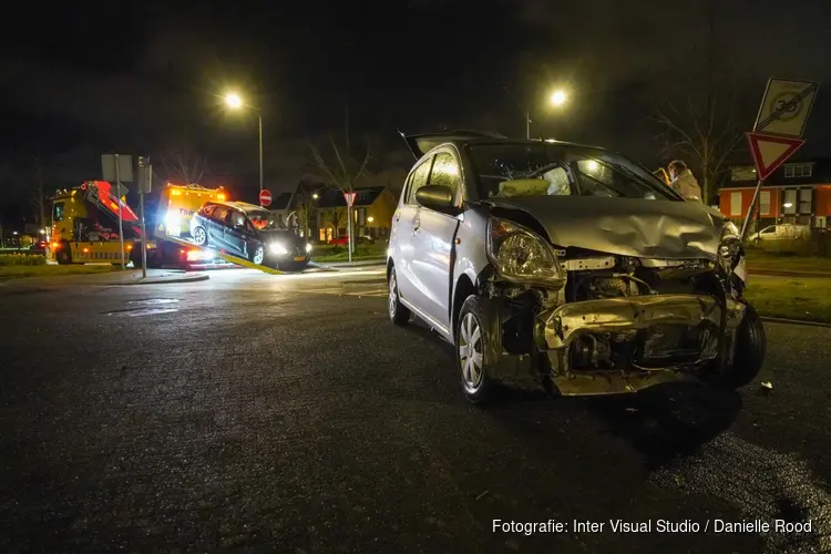 Botsing met veel schade op Paaldijk in Zwaag