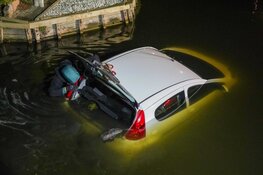 Auto belandt in sloot, eigenaren bijna gedupeerd door malafide berger
