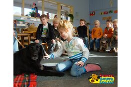 Hond voor de klas op basisschool het Spectrum in Hoorn