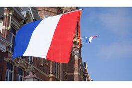 Drukte, gezelligheid en mooi weer op vrijmarkt in Hoorn