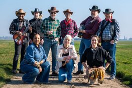 Line dance middag op country/western muziek met een optreden van StepbyStep.