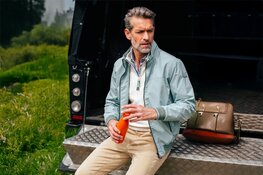 5 Tijdloze zomerjassen die je nog jaren lang kunt dragen