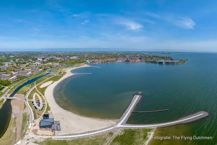 Officiële opening grootste stadsstrand van Nederland op 15 mei