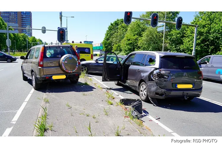 Drie voertuigen betrokken bij ongeval op Provincialeweg Hoorn