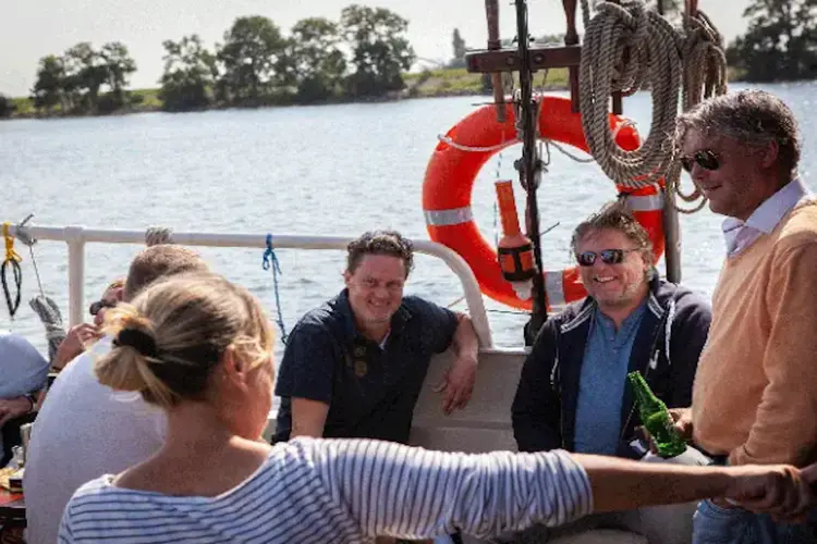 Zeilen, teambuilding en avontuur op het water met De Muider Compagnie.