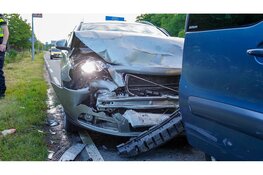 Automobilist aangehouden na flinke botsing op Provincialeweg