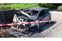 Tweede autobrand in twee weken Berkhout; vermoeden van brandstichting