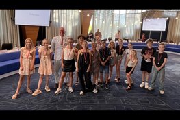 Kindergemeenteraad geeft rondleidingen voor nieuwkomers. Volwassen raad unaniem over preventief jeugdbeleid en onderzoek stationsgebied