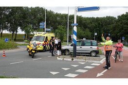 Fiets belandt onder auto bij aanrijding in Hoorn