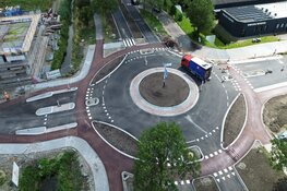 Nieuwe rotonde Oostergouw/Rozenbuurt open voor verkeer