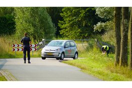 Fietser overleden na aanrijding met auto, bestuurder aangehouden