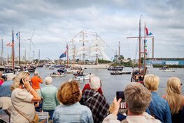 Veel bekijks bij Sail in IJmuiden tijdens vaartocht naar Amsterdam