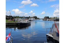 Ligplaatsen kleine bootjes in de haven worden duurder en opgeknapt