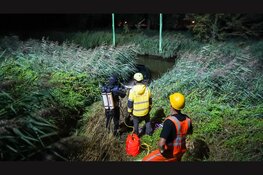 Telekraan ingezet om auto van € 180.000 euro uit sloot te halen