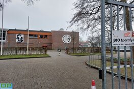 Vrouwen Always Forward met opgeheven hoofd uit de beker