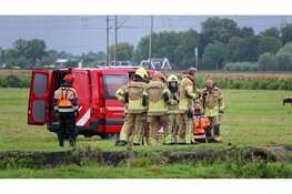 Brandweer redt paard uit water Berkhout