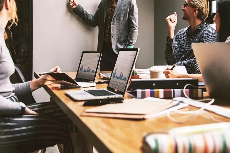 Inspirerende kantoorinrichting voor een productieve werkplek