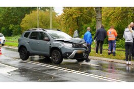 Personenauto botst achterop lesauto tijdens rijles