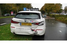 Personenauto botst achterop lesauto tijdens rijles