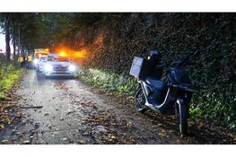 Bezorger gewond na aanrijding op fietspad