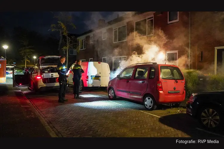 Politie blust beginnende autobrand in Hoorn