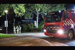 Ondergrondse stroomkabel vliegt in brand bij laadpaal
