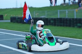 Karttalent Jermaine de Vries kroont zich tot kampioen bij NXT in de 2-takt Senior Nationaal