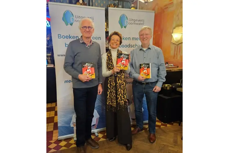 Grote belangstelling voor boeklancering van Duitsland, een weerbare democratie? van Henk Letschert in Gouda