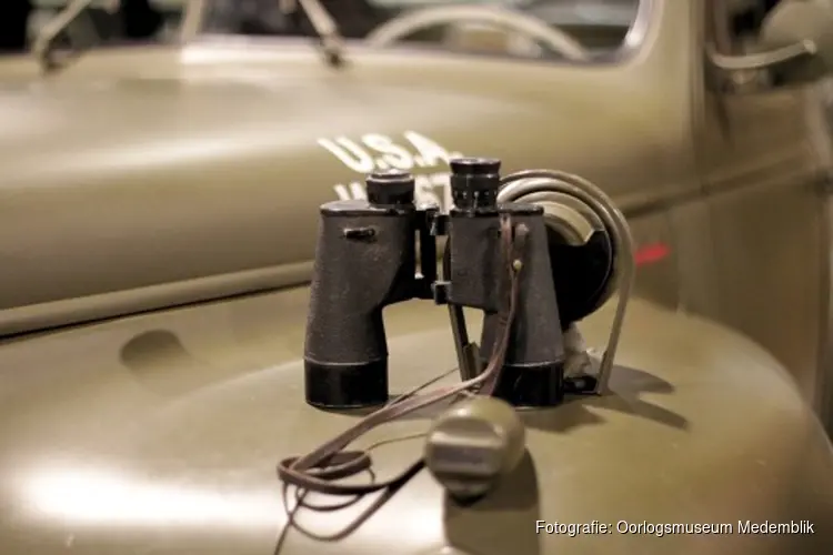 Twee halve verrekijkers na 80 jaar herenigd in Oorlogsmuseum Medemblik