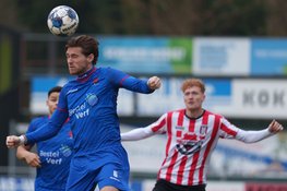 Hollandia wint met tien man van koploper