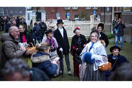 Sfeervol Dickensfeest brengt Medemblik terug naar Victoriaans Londen