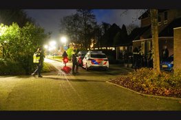 Explosie bij voordeur van woning in Zwaag