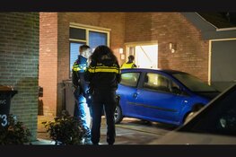 Explosie bij voordeur van woning in Zwaag