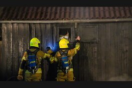 Brand op Hoornse speelplaats, schuur raakt beschadigd