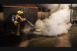 Brand op Hoornse speelplaats, schuur raakt beschadigd