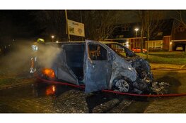 Bestelbus volledig uitgebrand in Zwaag