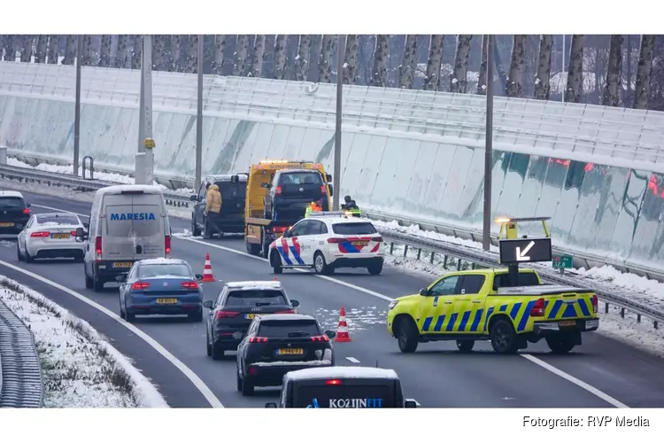 Schade na aanrijding op de A7 bij Berkhout