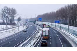 Schade na aanrijding op de A7 bij Berkhout