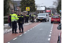Persoon op scootmobiel gewond na aanrijding met bestelbus