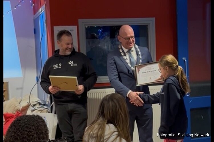 Burgemeester verrast jongeren Vakantieploeg in De Cogge